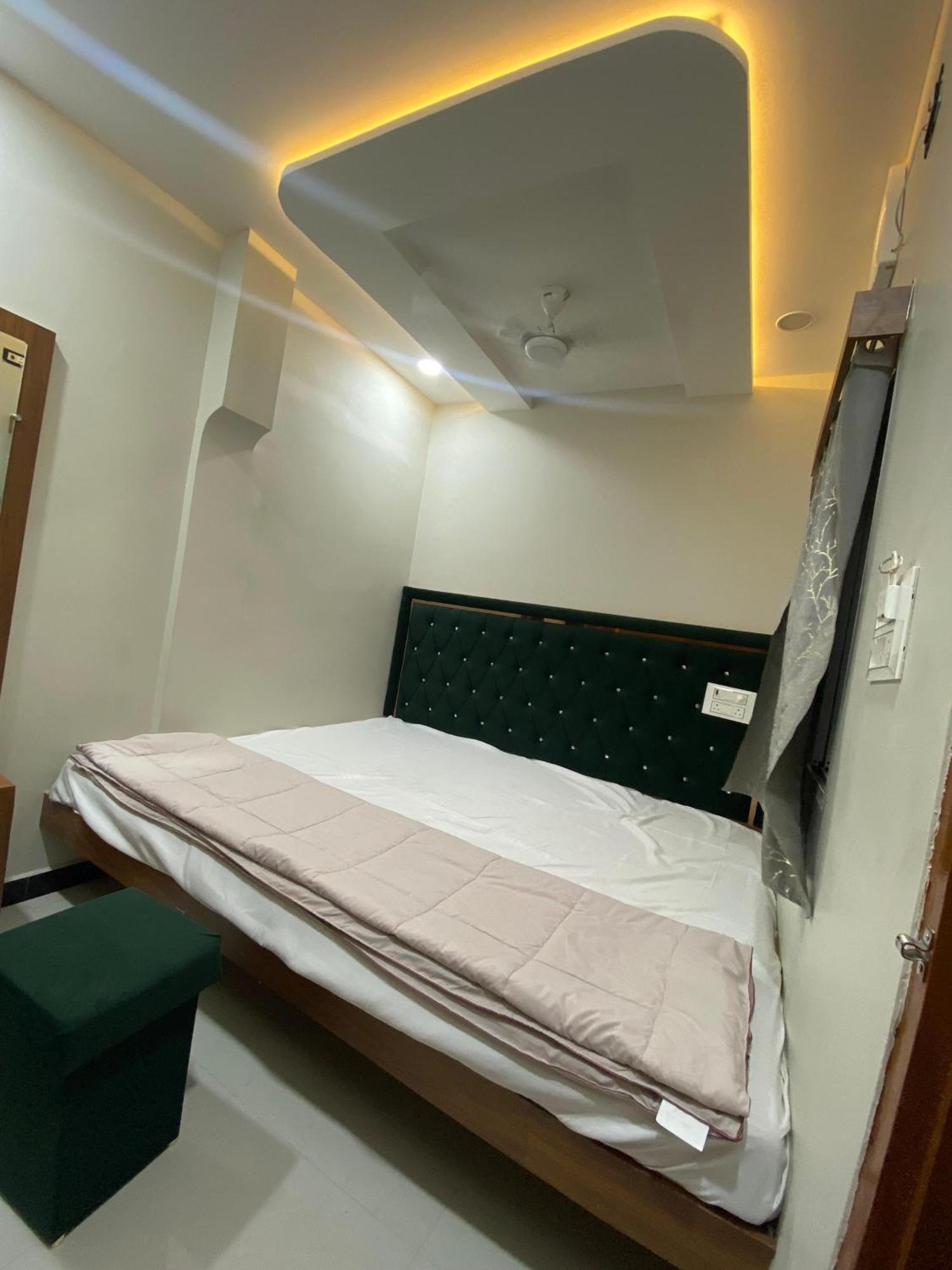 Hotel Super Palace Уджайн Екстериор снимка
