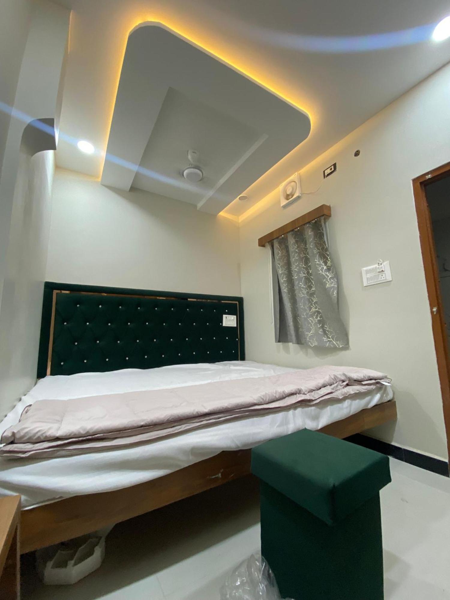 Hotel Super Palace Уджайн Екстериор снимка