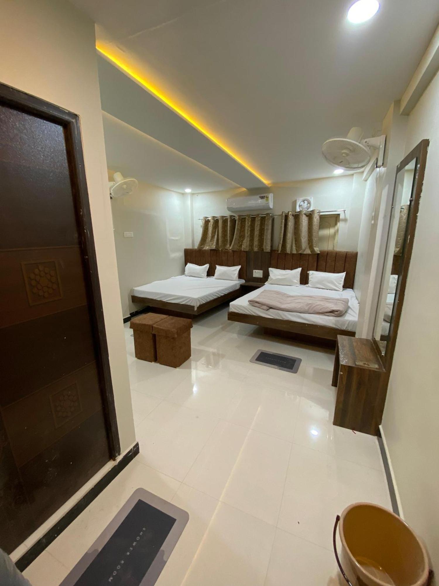 Hotel Super Palace Уджайн Екстериор снимка