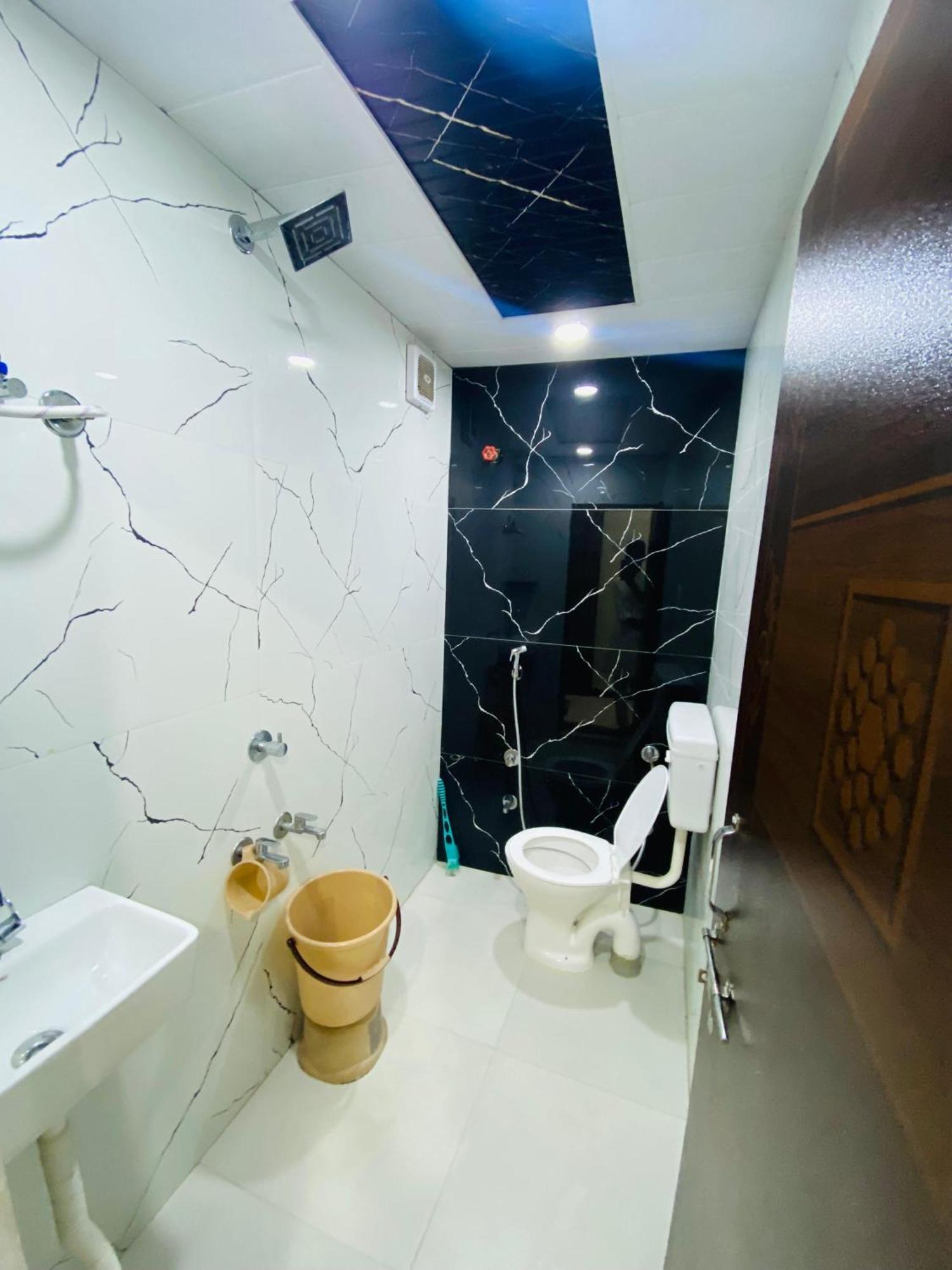 Hotel Super Palace Уджайн Екстериор снимка